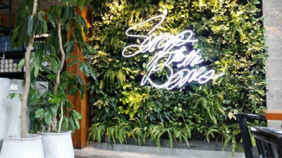 Max Kabisera Taguig Greenwall / Vertical Garden using VFpro mini